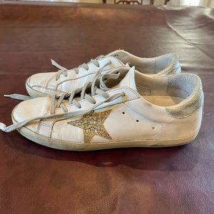 Silver/gold Golden Goose sneakers!